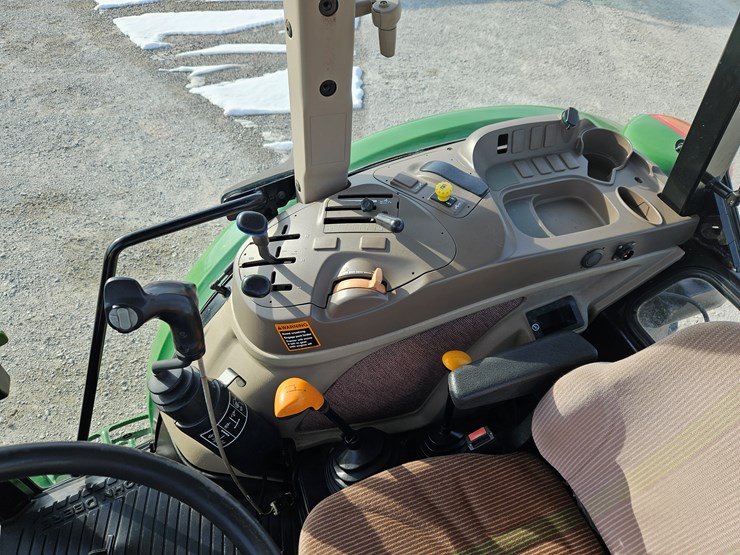 2013-john-deere-6115d-image-19