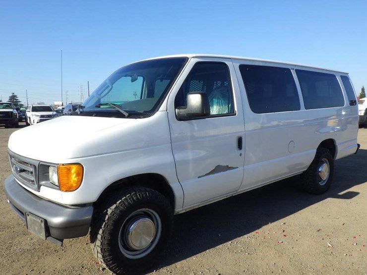 2006-ford-econoline-350-image-1