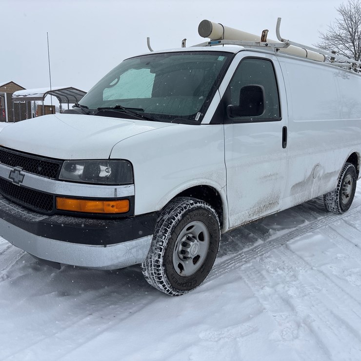 #1122 • 2015 Chevrolet Express Van