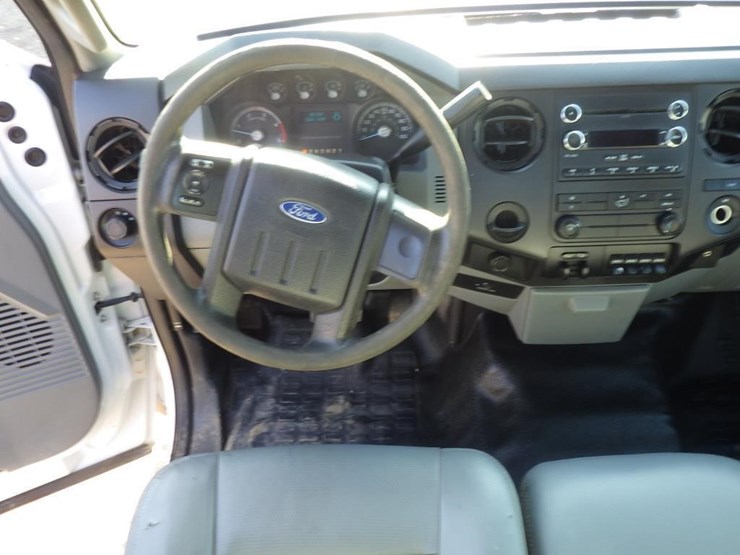 2012-ford-f550-image-7
