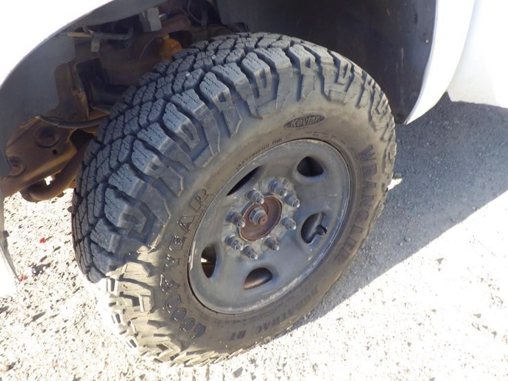 2007-chevrolet-suburban-image-13