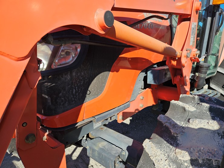 2010-kubota-m7040-image-8