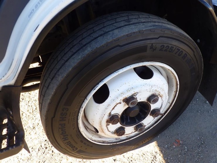 2014-isuzu-nqr-image-11