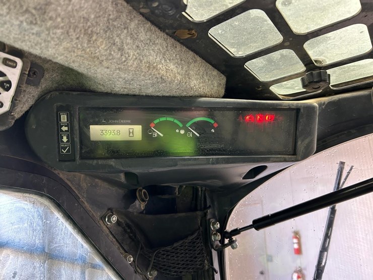 2015-deere-323e-image-20