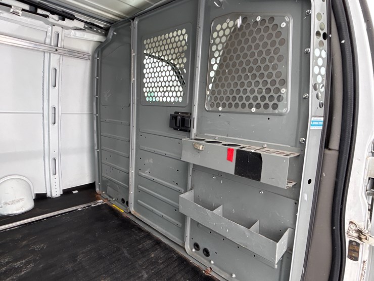 #1122-•-2015-chevrolet-express-van-image-12