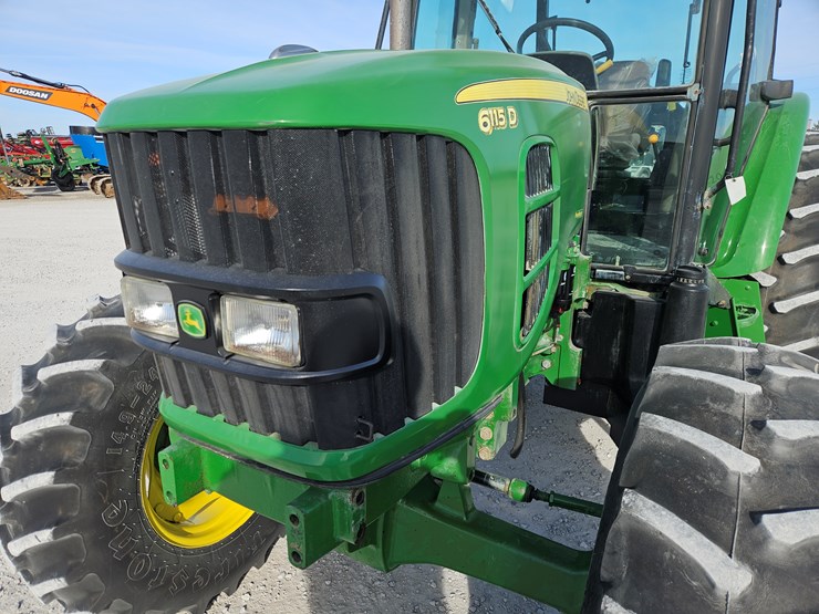 2011-john-deere-6115d-image-3