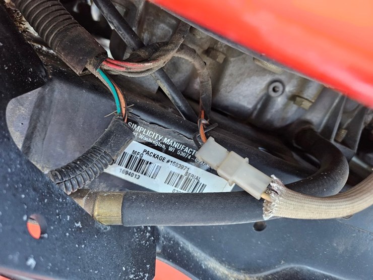 #144-•-simplicity-conquest-lawn-tractor-image-30