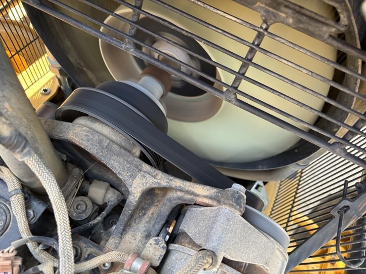 2020-deere-210l-image-52