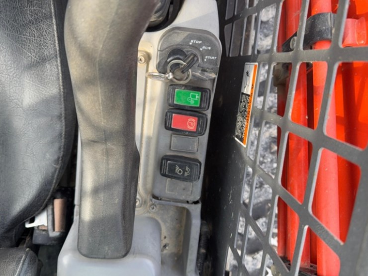 kubota-large-skid-steer-model-3vl95-25,-2464-hrs.,-works,-forks+bucket-image-23