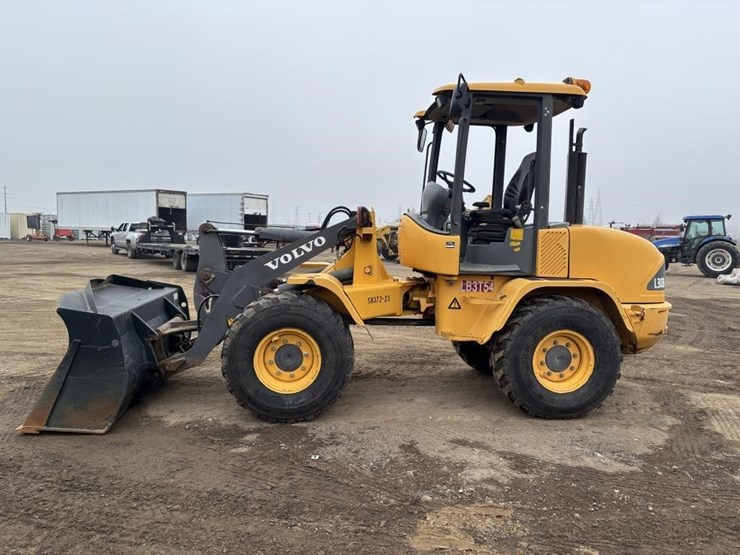 2012-volvo-l30b-image-5