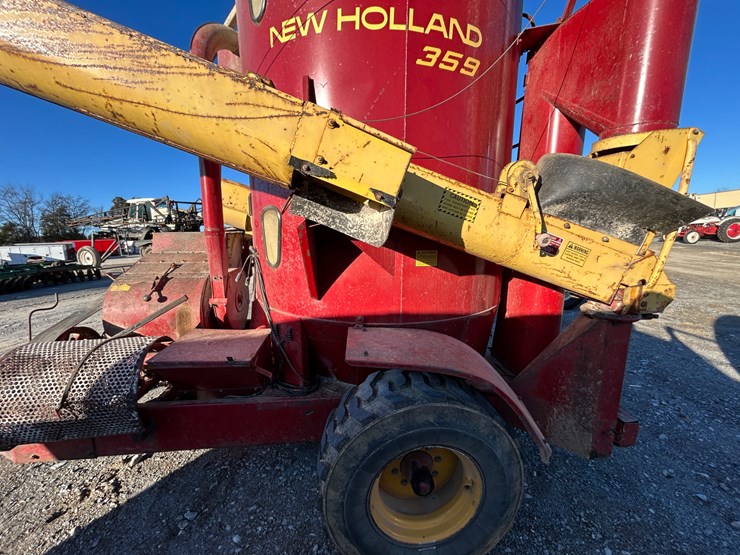 new-holland-359-image-7