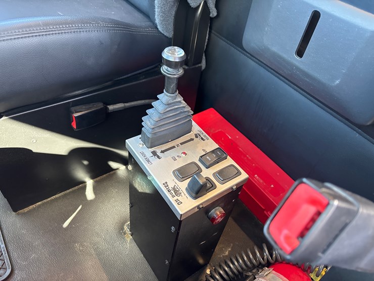 2024-kenworth-t880-image-10