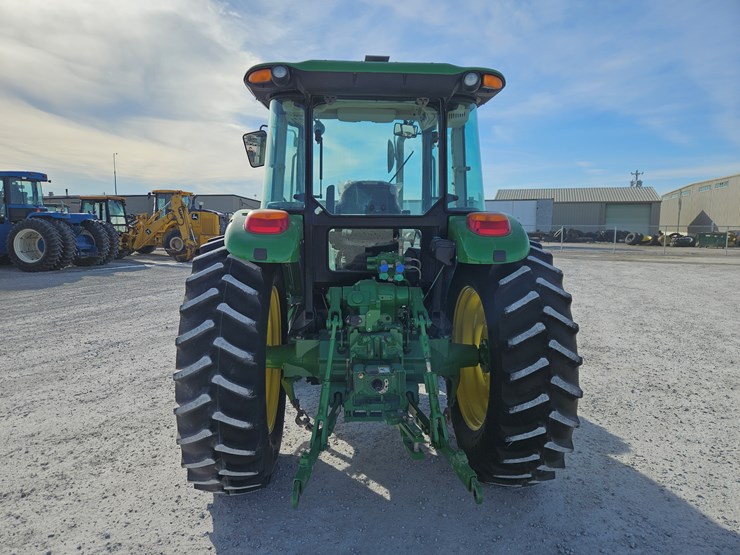 2011-john-deere-6115d-image-13