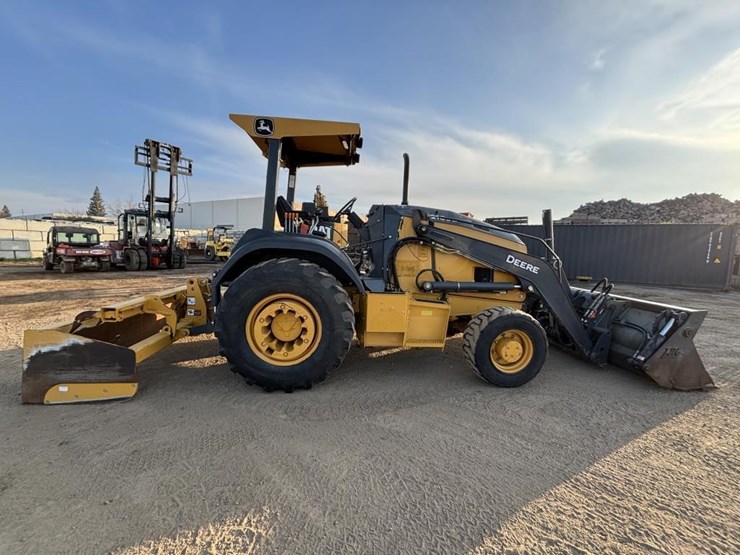 2020-deere-210l-image-7