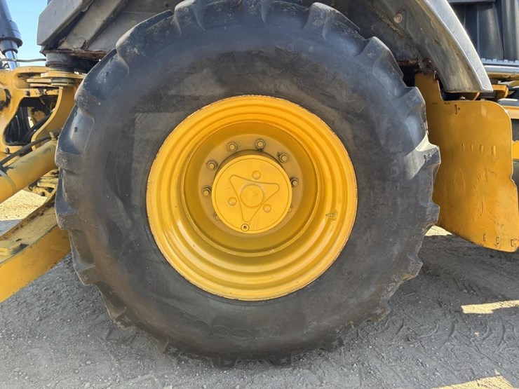 2010-deere-310j-image-28