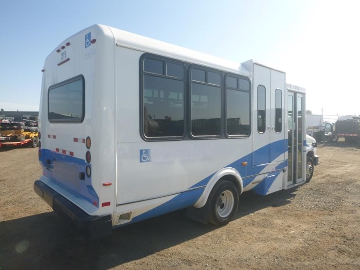 2014-ford-e450-image-3