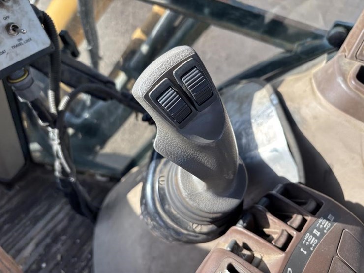 2005-john-deere-7220-image-32