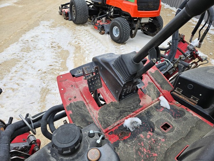 #156-•-toro-reel-master-5210f-fairway-mower-image-11