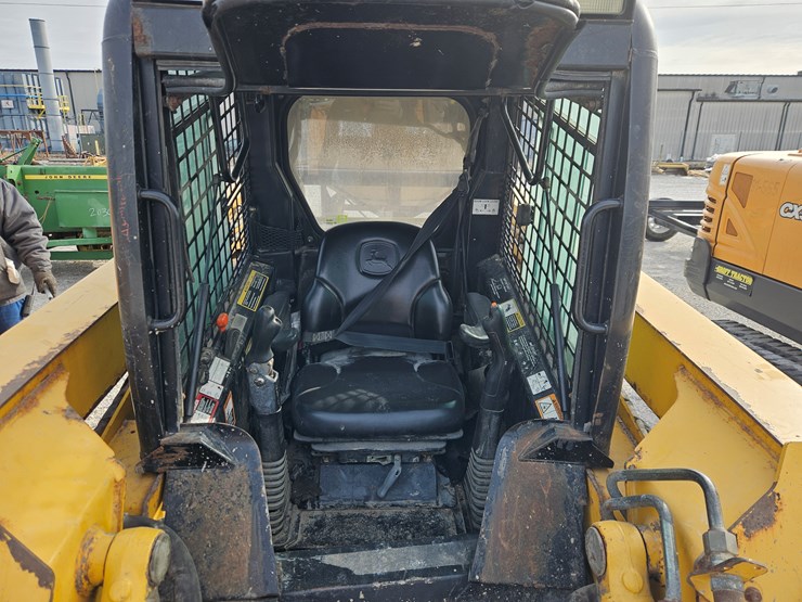 2006-john-deere-325-image-7