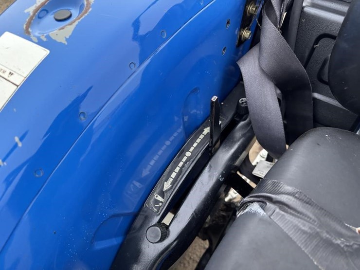 2017-new-holland-workmaster-40-image-37