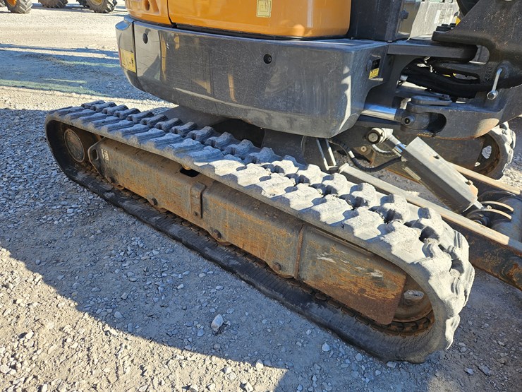 2019-case-cx37c-image-20