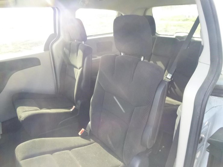2014-dodge-grand-caravan-image-10