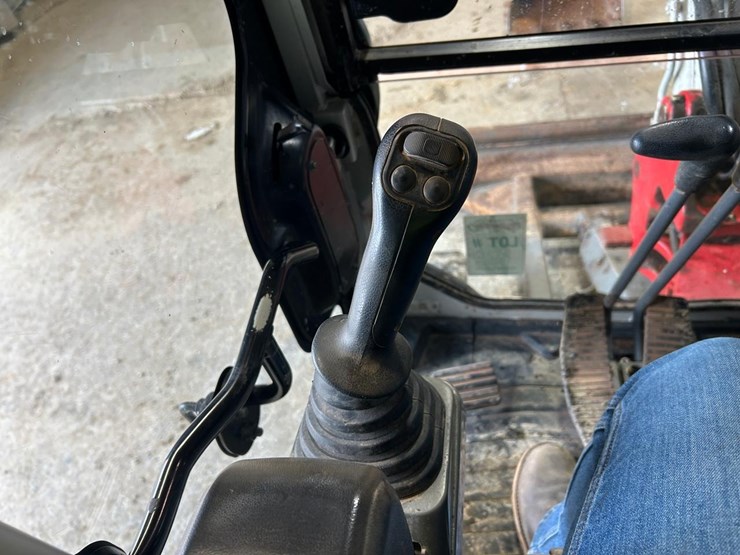 2018-takeuchi-tb235-2-image-27