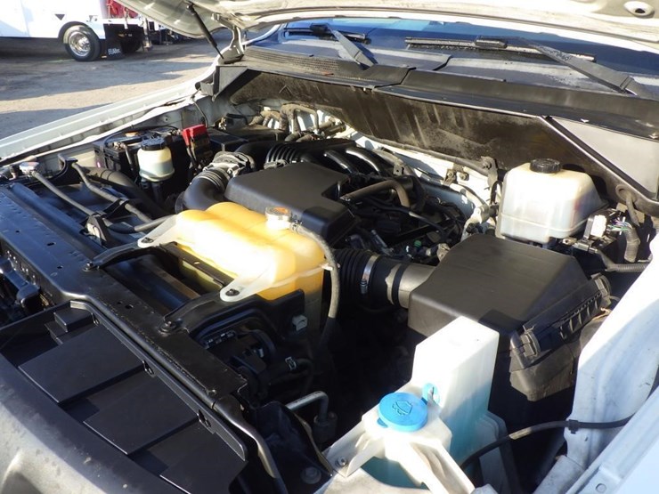 2014-nissan-nv2500hd-image-10