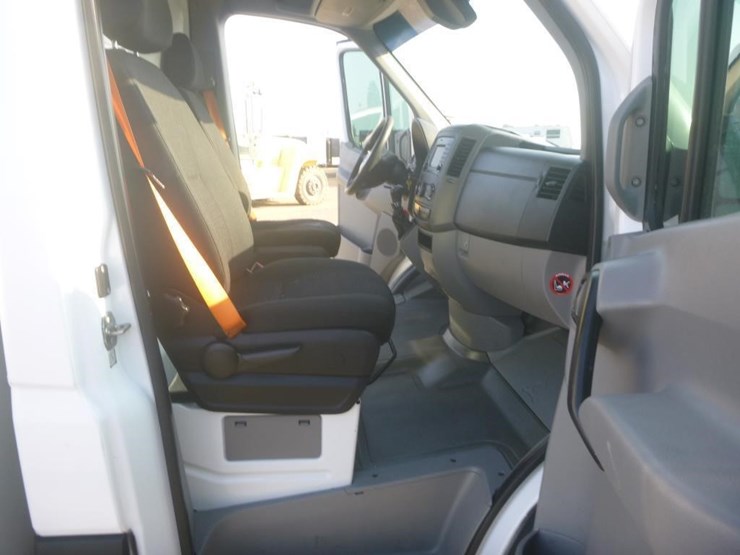 2017-utility-van-image-12