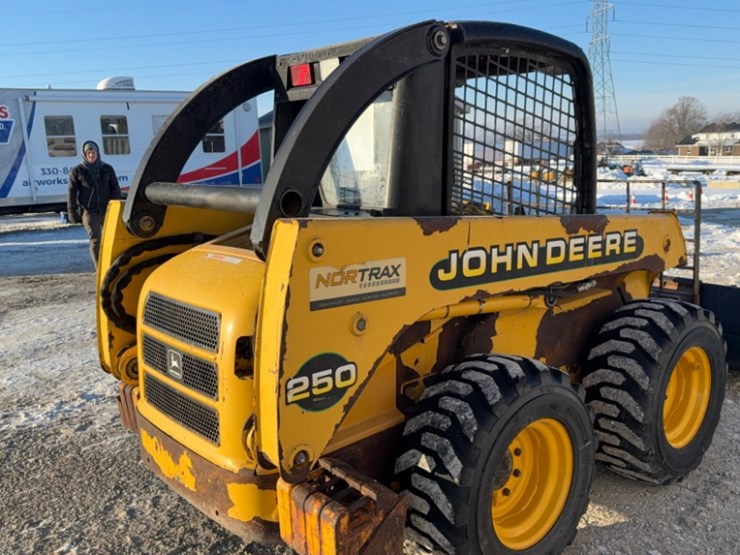 john-deere-250-image-2