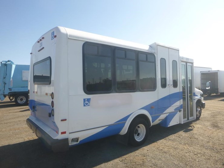 2014-ford-e450-image-3