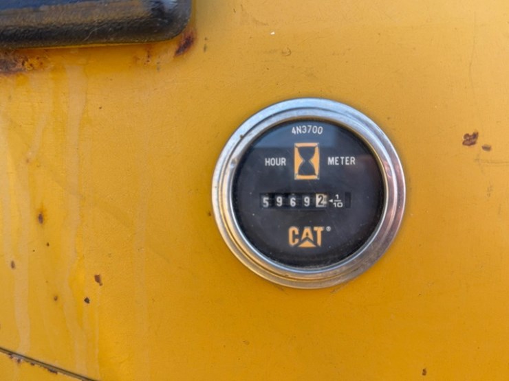 2005-caterpillar-d4g-xl-image-13