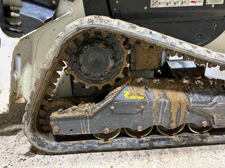 2020-bobcat-t64-image-13