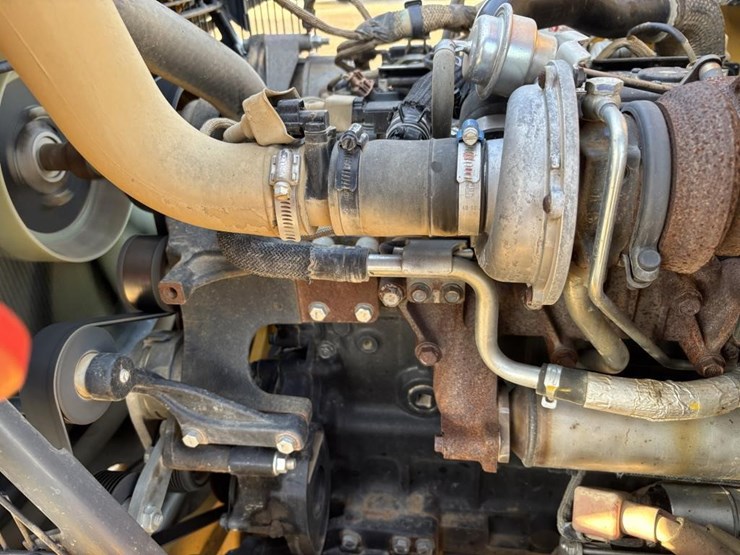 2020-deere-210l-image-61