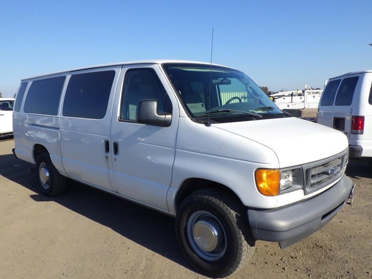 2006-ford-econoline-350-image-2