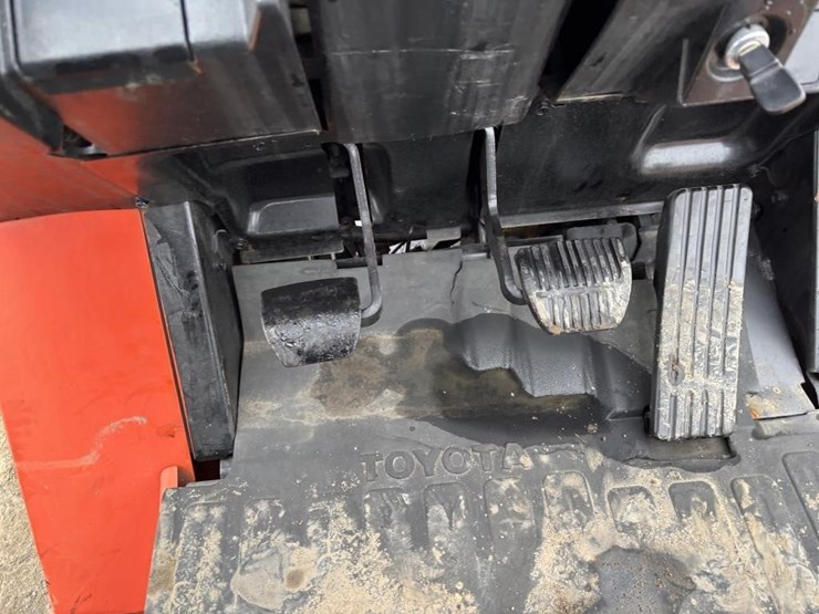 2004-toyota-7fgcu20-image-26