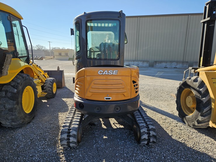 2019-case-cx37c-image-16