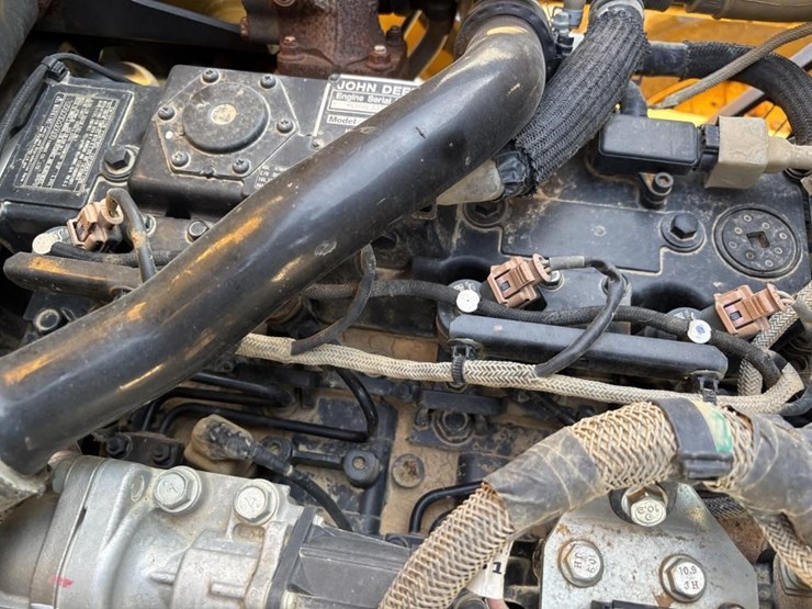 2020-deere-210l-image-49