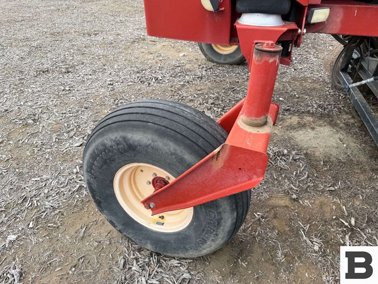 2010-new-holland-2010-image-43