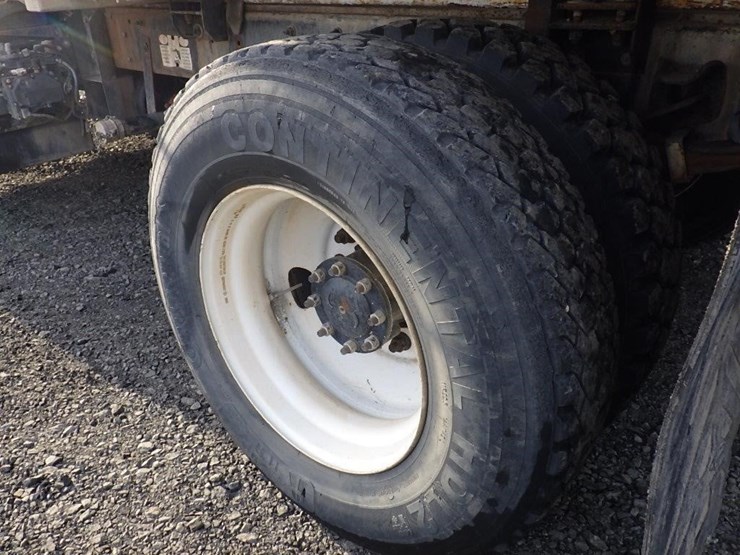 2017-freightliner-m2-s/a-water-truck-image-18