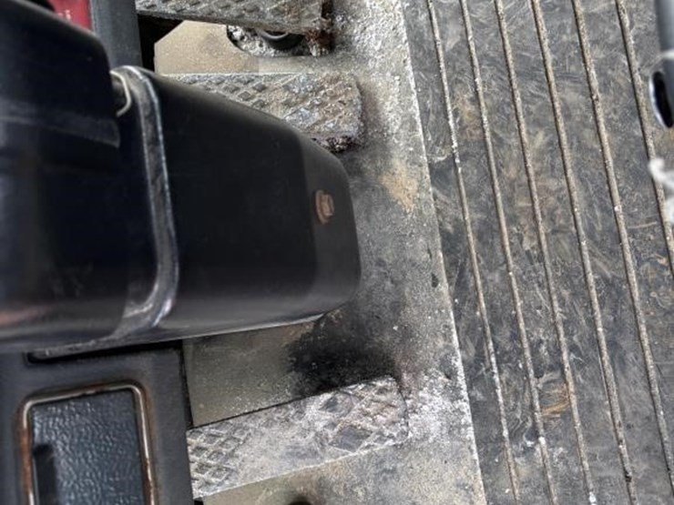 2005-deere-624j-image-44