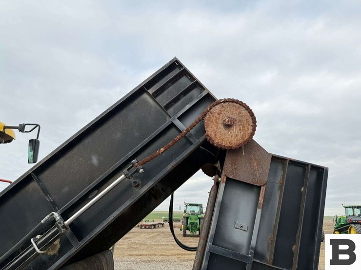 2010-new-holland-2010-image-31