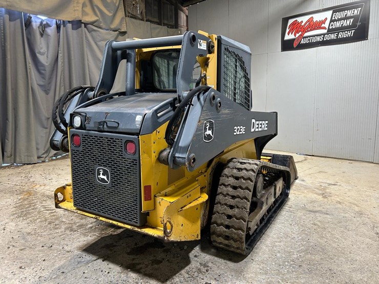 2015-deere-323e-image-4