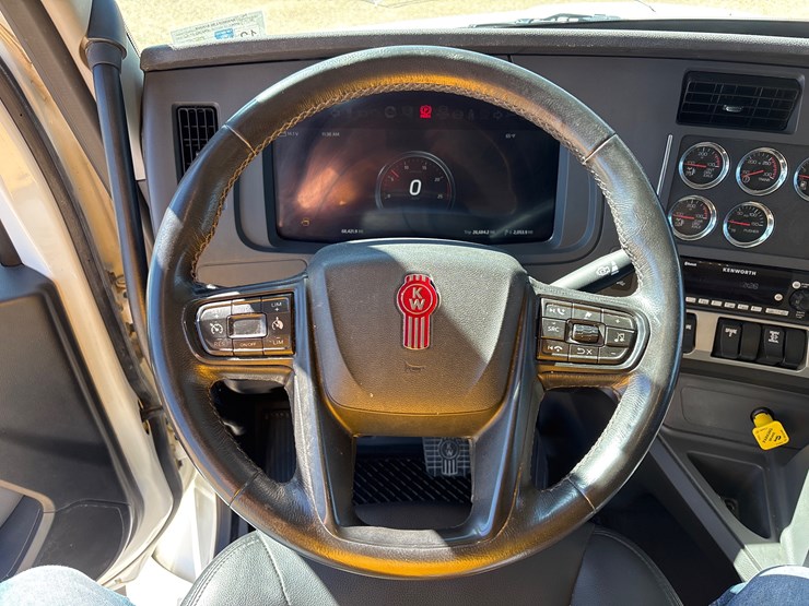 2024-kenworth-t880-image-13