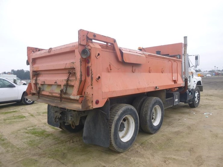 2002-international-2674-image-3