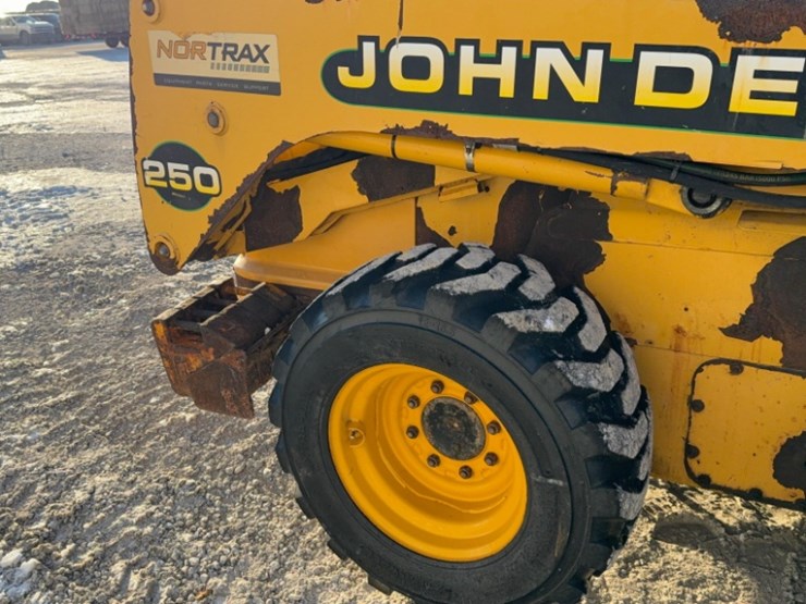 john-deere-250-image-11