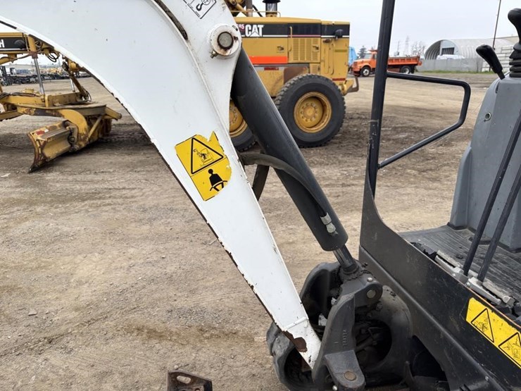 2021-bobcat-e20-image-17