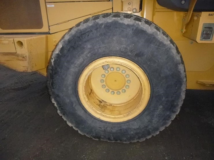 2005-deere-624j-image-31