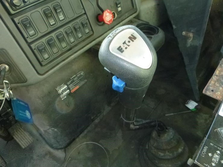 2004-international-7400-image-12