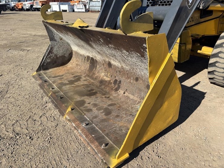 2010-deere-310j-image-9